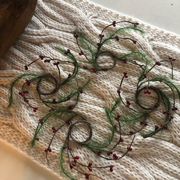 PRIMITIVE LOT OF 4 PIP BERRY AND PINE TAPER CANDLE RINGS - Picture 2 of 3